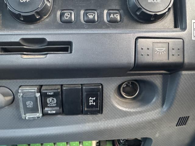 フォワード 2.9t吊4段クレーン アルミブロック 古河ユニック URV374 フックイン ラジコン 差し違いアウトリガー 車検付 走行22千km 積載2.35t F6 6速 マニュアル 吊t数2.9t吊 4段ブーム 送信機 UNIC(36枚目)