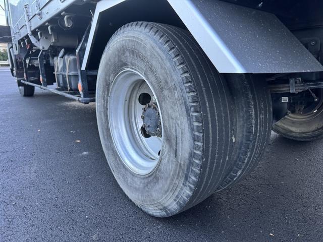 フォワード 2.9t吊4段クレーン アルミブロック 古河ユニック URV374 フックイン ラジコン 差し違いアウトリガー 車検付 走行22千km 積載2.35t F6 6速 マニュアル 吊t数2.9t吊 4段ブーム 送信機 UNIC(45枚目)