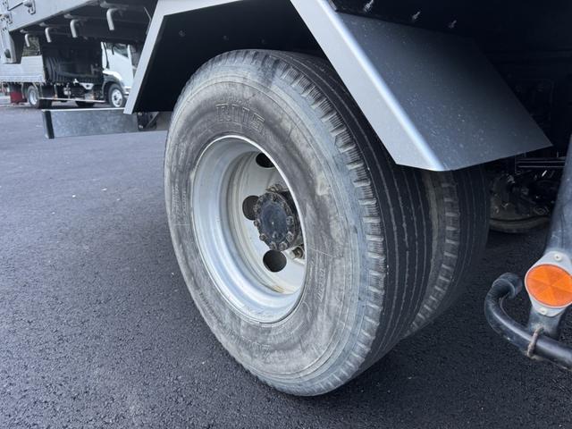 フォワード 2.9t吊4段クレーン アルミブロック 古河ユニック URV374 フックイン ラジコン 差し違いアウトリガー 車検付 走行22千km 積載2.35t F6 6速 マニュアル 吊t数2.9t吊 4段ブーム 送信機 UNIC(46枚目)