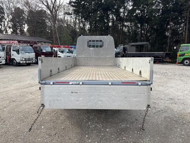 エルフトラック アルミブロック 標準ロング 4,360×1,800 ロープ穴5対 走行33千km フルメッキ 積載2t F5 5速 マニュアル アルミアオリ 平ボデー 平ボディー アルミ平 アルミB ETC1.0 アイドリングストップ(9枚目)