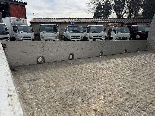 エルフトラック アルミブロック 標準ロング 4,360×1,800 ロープ穴5対 走行33千km フルメッキ 積載2t F5 5速 マニュアル アルミアオリ 平ボデー 平ボディー アルミ平 アルミB ETC1.0 アイドリングストップ(10枚目)