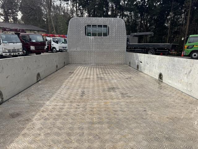 エルフトラック アルミブロック 標準ロング 4,360×1,800 ロープ穴5対 走行33千km フルメッキ 積載2t F5 5速 マニュアル アルミアオリ 平ボデー 平ボディー アルミ平 アルミB ETC1.0 アイドリングストップ(12枚目)