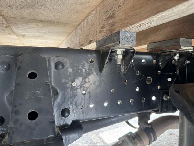 エルフトラック アルミブロック 標準ロング 4,360×1,800 ロープ穴5対 走行33千km フルメッキ 積載2t F5 5速 マニュアル アルミアオリ 平ボデー 平ボディー アルミ平 アルミB ETC1.0 アイドリングストップ(16枚目)