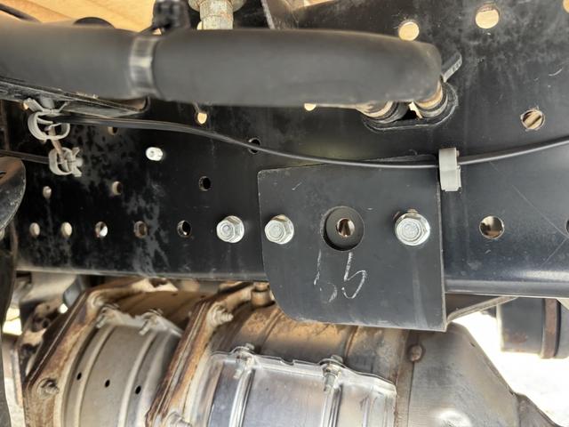 エルフトラック アルミブロック 標準ロング 4,360×1,800 ロープ穴5対 走行33千km フルメッキ 積載2t F5 5速 マニュアル アルミアオリ 平ボデー 平ボディー アルミ平 アルミB ETC1.0 アイドリングストップ(17枚目)