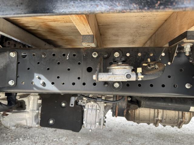 エルフトラック アルミブロック 標準ロング 4,360×1,800 ロープ穴5対 走行33千km フルメッキ 積載2t F5 5速 マニュアル アルミアオリ 平ボデー 平ボディー アルミ平 アルミB ETC1.0 アイドリングストップ(21枚目)