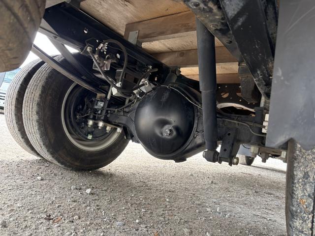 エルフトラック アルミブロック 標準ロング 4,360×1,800 ロープ穴5対 走行33千km フルメッキ 積載2t F5 5速 マニュアル アルミアオリ 平ボデー 平ボディー アルミ平 アルミB ETC1.0 アイドリングストップ(22枚目)