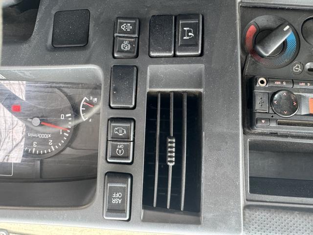 エルフトラック アルミブロック 標準ロング 4,360×1,800 ロープ穴5対 走行33千km フルメッキ 積載2t F5 5速 マニュアル アルミアオリ 平ボデー 平ボディー アルミ平 アルミB ETC1.0 アイドリングストップ(28枚目)