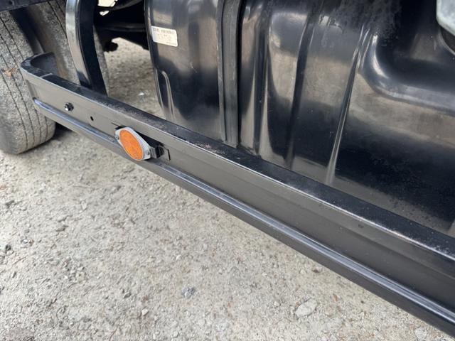 エルフトラック アルミブロック 標準ロング 4,360×1,800 ロープ穴5対 走行33千km フルメッキ 積載2t F5 5速 マニュアル アルミアオリ 平ボデー 平ボディー アルミ平 アルミB ETC1.0 アイドリングストップ(47枚目)