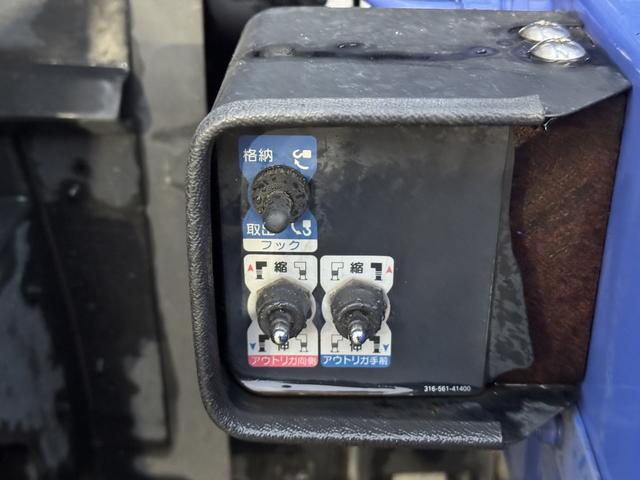 エルフトラック 2.6t吊4段クレーン 木平 ワイド超ロング パワーゲート タダノ ZE264HRU フックイン ラジコン 4,340×2,080 積載2.95t F6 6速 マニュアル ゲート付 パワーゲートラジコン 吊t数2.6t吊 4段ブーム 送信機 ETC1.0(23枚目)