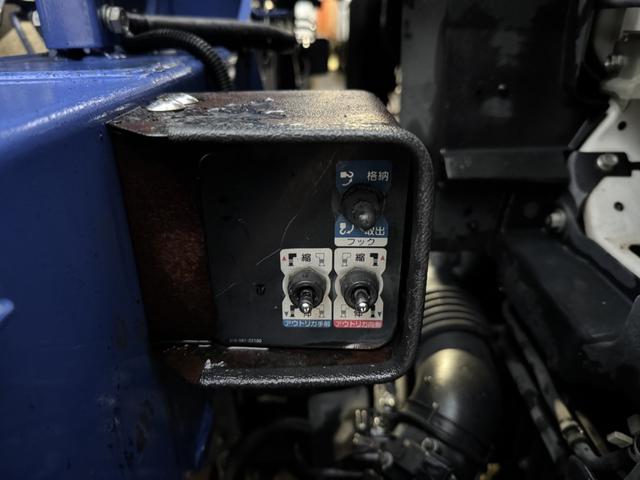 エルフトラック 2.6t吊4段クレーン 木平 ワイド超ロング パワーゲート タダノ ZE264HRU フックイン ラジコン 4,340×2,080 積載2.95t F6 6速 マニュアル ゲート付 パワーゲートラジコン 吊t数2.6t吊 4段ブーム 送信機 ETC1.0(24枚目)