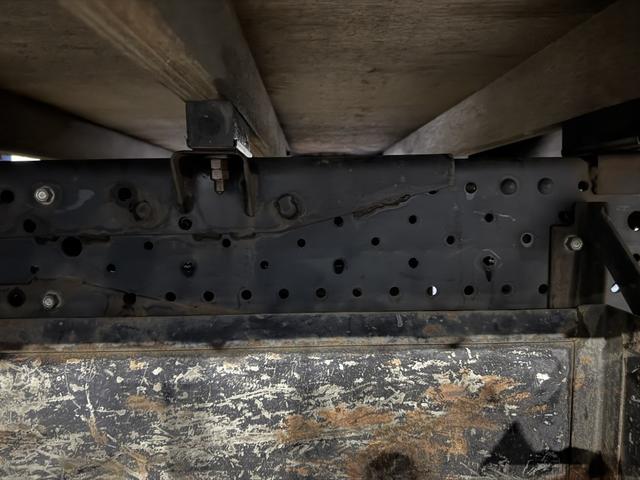 エルフトラック 2.6t吊4段クレーン 木平 ワイド超ロング パワーゲート タダノ ZE264HRU フックイン ラジコン 4,340×2,080 積載2.95t F6 6速 マニュアル ゲート付 パワーゲートラジコン 吊t数2.6t吊 4段ブーム 送信機 ETC1.0(28枚目)