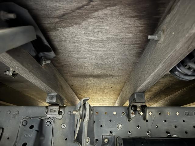 エルフトラック 2.6t吊4段クレーン 木平 ワイド超ロング パワーゲート タダノ ZE264HRU フックイン ラジコン 4,340×2,080 積載2.95t F6 6速 マニュアル ゲート付 パワーゲートラジコン 吊t数2.6t吊 4段ブーム 送信機 ETC1.0(31枚目)