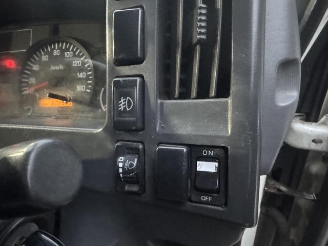 エルフトラック 2.6t吊4段クレーン 木平 ワイド超ロング パワーゲート タダノ ZE264HRU フックイン ラジコン 4,340×2,080 積載2.95t F6 6速 マニュアル ゲート付 パワーゲートラジコン 吊t数2.6t吊 4段ブーム 送信機 ETC1.0(40枚目)