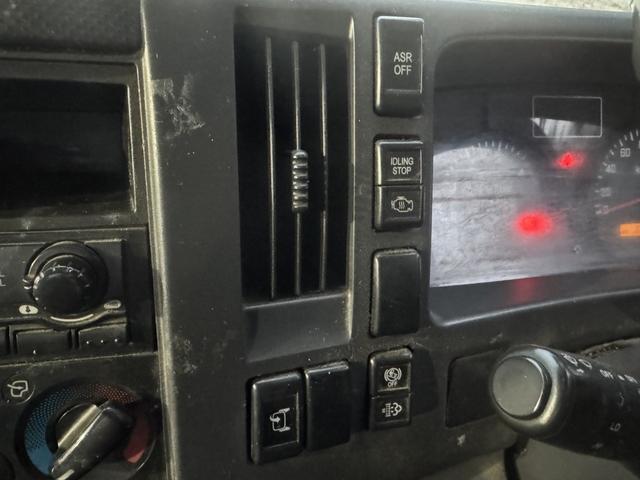 エルフトラック 2.6t吊4段クレーン 木平 ワイド超ロング パワーゲート タダノ ZE264HRU フックイン ラジコン 4,340×2,080 積載2.95t F6 6速 マニュアル ゲート付 パワーゲートラジコン 吊t数2.6t吊 4段ブーム 送信機 ETC1.0(43枚目)