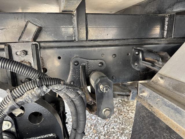 エルフトラック アルミバン ワイドロング パワーゲート 太陽ボデー 4,190×2,100×1,650 リア観音扉 ラッシング1段 新明和 ゲート付 積載2t F6 6速 マニュアル バックカメラ キーレス アイドリングストップ ドラレコ(23枚目)