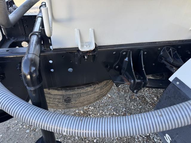 ヒノレンジャー 散水車　サカイ　ＳＴ４Ｅ　数量３９００Ｌ　前後散水　サブエンジン式　排出ホース　吸水ホース　走行６千ｋｍ　ＡＴ　オートマ　２ペダル　積載３．９ｔ　ＥＴＣ１．０　サブＥ／Ｇ（23枚目）