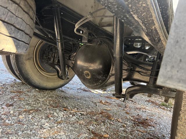 ヒノレンジャー 散水車　サカイ　ＳＴ４Ｅ　数量３９００Ｌ　前後散水　サブエンジン式　排出ホース　吸水ホース　走行６千ｋｍ　ＡＴ　オートマ　２ペダル　積載３．９ｔ　ＥＴＣ１．０　サブＥ／Ｇ（24枚目）