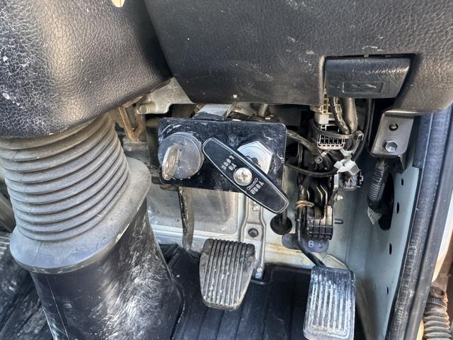 ヒノレンジャー 散水車　サカイ　ＳＴ４Ｅ　数量３９００Ｌ　前後散水　サブエンジン式　排出ホース　吸水ホース　走行６千ｋｍ　ＡＴ　オートマ　２ペダル　積載３．９ｔ　ＥＴＣ１．０　サブＥ／Ｇ（29枚目）