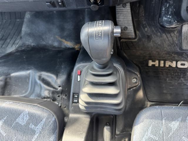 ヒノレンジャー 散水車　サカイ　ＳＴ４Ｅ　数量３９００Ｌ　前後散水　サブエンジン式　排出ホース　吸水ホース　走行６千ｋｍ　ＡＴ　オートマ　２ペダル　積載３．９ｔ　ＥＴＣ１．０　サブＥ／Ｇ（30枚目）