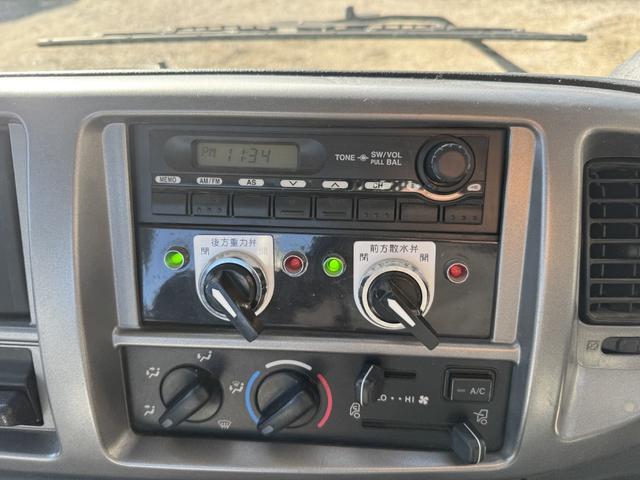 ヒノレンジャー 散水車　サカイ　ＳＴ４Ｅ　数量３９００Ｌ　前後散水　サブエンジン式　排出ホース　吸水ホース　走行６千ｋｍ　ＡＴ　オートマ　２ペダル　積載３．９ｔ　ＥＴＣ１．０　サブＥ／Ｇ（31枚目）