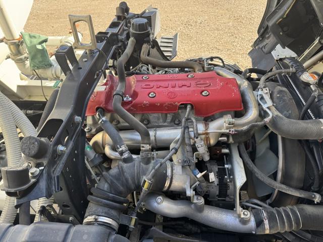 ヒノレンジャー 散水車　サカイ　ＳＴ４Ｅ　数量３９００Ｌ　前後散水　サブエンジン式　排出ホース　吸水ホース　走行６千ｋｍ　ＡＴ　オートマ　２ペダル　積載３．９ｔ　ＥＴＣ１．０　サブＥ／Ｇ（38枚目）