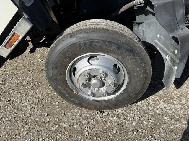 ヒノレンジャー 散水車　サカイ　ＳＴ４Ｅ　数量３９００Ｌ　前後散水　サブエンジン式　排出ホース　吸水ホース　走行６千ｋｍ　ＡＴ　オートマ　２ペダル　積載３．９ｔ　ＥＴＣ１．０　サブＥ／Ｇ（40枚目）