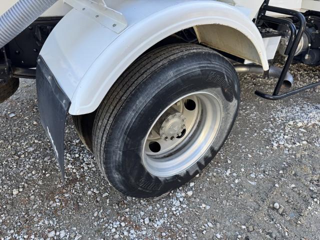 ヒノレンジャー 散水車　サカイ　ＳＴ４Ｅ　数量３９００Ｌ　前後散水　サブエンジン式　排出ホース　吸水ホース　走行６千ｋｍ　ＡＴ　オートマ　２ペダル　積載３．９ｔ　ＥＴＣ１．０　サブＥ／Ｇ（41枚目）