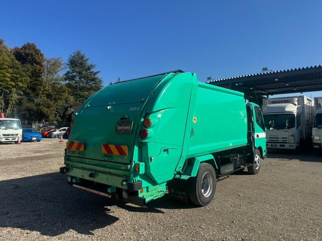 デュトロ プレスパッカー　ワイド　極東開発　ＧＢ８３－２７Ｈ－Ｓ　８．３立米　連続スイッチ　汚水タンク付　積載２．７５ｔ　Ｆ６　６速　マニュアル　塵芥車　プレス式　極東パッカー　ゴミ収集車　バックカメラ　アイドリングストップ（4枚目）
