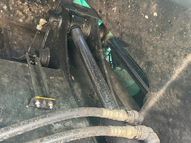 デュトロ プレスパッカー　ワイド　極東開発　ＧＢ８３－２７Ｈ－Ｓ　８．３立米　連続スイッチ　汚水タンク付　積載２．７５ｔ　Ｆ６　６速　マニュアル　塵芥車　プレス式　極東パッカー　ゴミ収集車　バックカメラ　アイドリングストップ（15枚目）