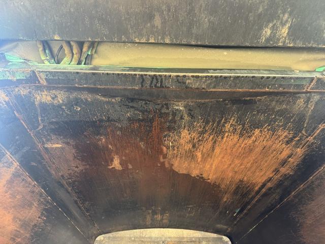 デュトロ プレスパッカー　ワイド　極東開発　ＧＢ８３－２７Ｈ－Ｓ　８．３立米　連続スイッチ　汚水タンク付　積載２．７５ｔ　Ｆ６　６速　マニュアル　塵芥車　プレス式　極東パッカー　ゴミ収集車　バックカメラ　アイドリングストップ（20枚目）