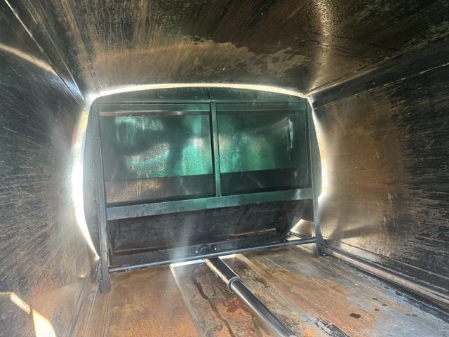 デュトロ プレスパッカー　ワイド　極東開発　ＧＢ８３－２７Ｈ－Ｓ　８．３立米　連続スイッチ　汚水タンク付　積載２．７５ｔ　Ｆ６　６速　マニュアル　塵芥車　プレス式　極東パッカー　ゴミ収集車　バックカメラ　アイドリングストップ（22枚目）