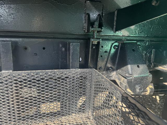 デュトロ プレスパッカー　ワイド　極東開発　ＧＢ８３－２７Ｈ－Ｓ　８．３立米　連続スイッチ　汚水タンク付　積載２．７５ｔ　Ｆ６　６速　マニュアル　塵芥車　プレス式　極東パッカー　ゴミ収集車　バックカメラ　アイドリングストップ（28枚目）