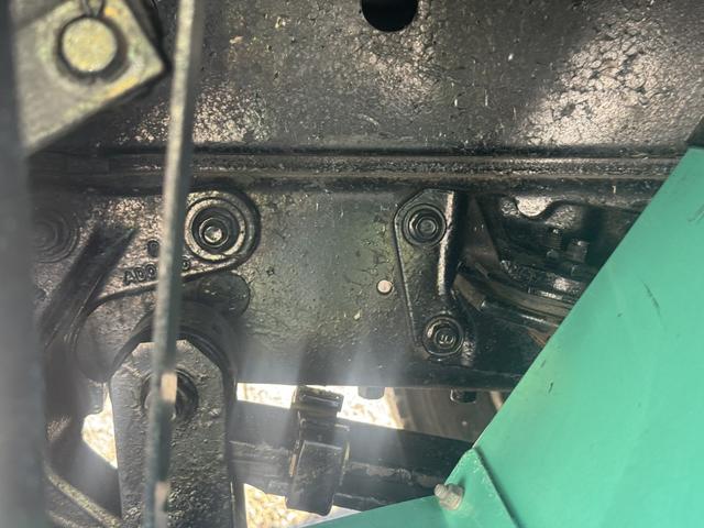 デュトロ プレスパッカー　ワイド　極東開発　ＧＢ８３－２７Ｈ－Ｓ　８．３立米　連続スイッチ　汚水タンク付　積載２．７５ｔ　Ｆ６　６速　マニュアル　塵芥車　プレス式　極東パッカー　ゴミ収集車　バックカメラ　アイドリングストップ（29枚目）