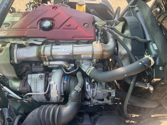 デュトロ プレスパッカー　ワイド　極東開発　ＧＢ８３－２７Ｈ－Ｓ　８．３立米　連続スイッチ　汚水タンク付　積載２．７５ｔ　Ｆ６　６速　マニュアル　塵芥車　プレス式　極東パッカー　ゴミ収集車　バックカメラ　アイドリングストップ（44枚目）