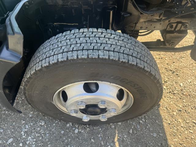 デュトロ プレスパッカー　ワイド　極東開発　ＧＢ８３－２７Ｈ－Ｓ　８．３立米　連続スイッチ　汚水タンク付　積載２．７５ｔ　Ｆ６　６速　マニュアル　塵芥車　プレス式　極東パッカー　ゴミ収集車　バックカメラ　アイドリングストップ（47枚目）