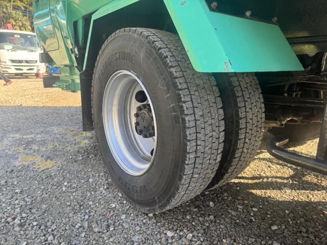 デュトロ プレスパッカー　ワイド　極東開発　ＧＢ８３－２７Ｈ－Ｓ　８．３立米　連続スイッチ　汚水タンク付　積載２．７５ｔ　Ｆ６　６速　マニュアル　塵芥車　プレス式　極東パッカー　ゴミ収集車　バックカメラ　アイドリングストップ（50枚目）