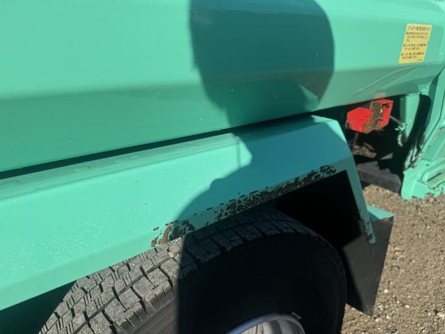 デュトロ プレスパッカー　ワイド　極東開発　ＧＢ８３－２７Ｈ－Ｓ　８．３立米　連続スイッチ　汚水タンク付　積載２．７５ｔ　Ｆ６　６速　マニュアル　塵芥車　プレス式　極東パッカー　ゴミ収集車　バックカメラ　アイドリングストップ（54枚目）