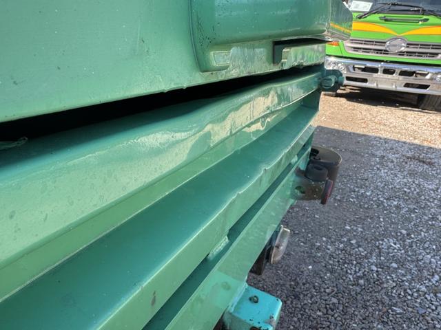 デュトロ プレスパッカー　ワイド　極東開発　ＧＢ８３－２７Ｈ－Ｓ　８．３立米　連続スイッチ　汚水タンク付　積載２．７５ｔ　Ｆ６　６速　マニュアル　塵芥車　プレス式　極東パッカー　ゴミ収集車　バックカメラ　アイドリングストップ（55枚目）