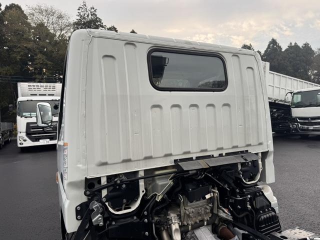 ＮＴ４５０アトラス 強化ダンプ　１０尺　フルスーパーロー　３ｔ４ナンバー　キャンターＯＥＭ　新明和　ＤＲ２－０１１０ＳＹ　走行３４千ｋｍ　積載３ｔ　Ｉ５　５速　マニュアル　新明和ダンプ　３ｔダンプ　車線逸脱警報装置　横滑り防止　衝突被害軽減ブレーキ（18枚目）