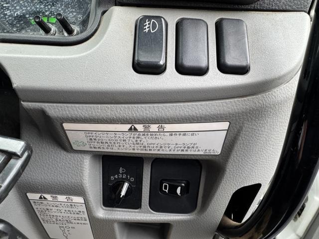 ＮＴ４５０アトラス 強化ダンプ　１０尺　フルスーパーロー　３ｔ４ナンバー　キャンターＯＥＭ　新明和　ＤＲ２－０１１０ＳＹ　走行３４千ｋｍ　積載３ｔ　Ｉ５　５速　マニュアル　新明和ダンプ　３ｔダンプ　車線逸脱警報装置　横滑り防止　衝突被害軽減ブレーキ（30枚目）