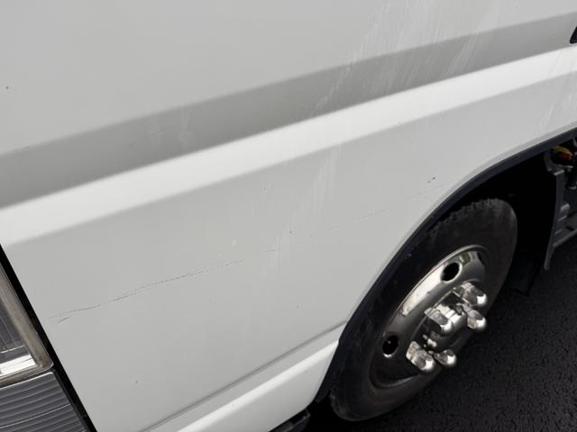 ＮＴ４５０アトラス 強化ダンプ　１０尺　フルスーパーロー　３ｔ４ナンバー　キャンターＯＥＭ　新明和　ＤＲ２－０１１０ＳＹ　走行３４千ｋｍ　積載３ｔ　Ｉ５　５速　マニュアル　新明和ダンプ　３ｔダンプ　車線逸脱警報装置　横滑り防止　衝突被害軽減ブレーキ（46枚目）