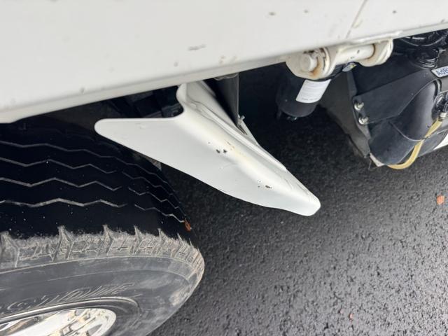 ＮＴ４５０アトラス 強化ダンプ　１０尺　フルスーパーロー　３ｔ４ナンバー　キャンターＯＥＭ　新明和　ＤＲ２－０１１０ＳＹ　走行３４千ｋｍ　積載３ｔ　Ｉ５　５速　マニュアル　新明和ダンプ　３ｔダンプ　車線逸脱警報装置　横滑り防止　衝突被害軽減ブレーキ（48枚目）