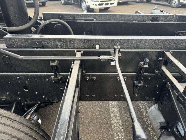 スーパーグレート 深ダンプ　２デフ　土砂禁　新明和　ＤＲ１２－０２ＳＣ　２１立米　６，５００×２，１６０×１，５００　オールステンレス　水密　積載１０．１ｔ　車検付　アルミホイール　シフトパイロット　２ペダル　大型ダンプ（23枚目）