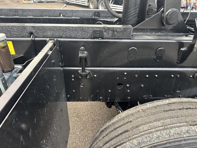 スーパーグレート 深ダンプ　２デフ　土砂禁　新明和　ＤＲ１２－０２ＳＣ　２１立米　６，５００×２，１６０×１，５００　オールステンレス　水密　積載１０．１ｔ　車検付　アルミホイール　シフトパイロット　２ペダル　大型ダンプ（26枚目）