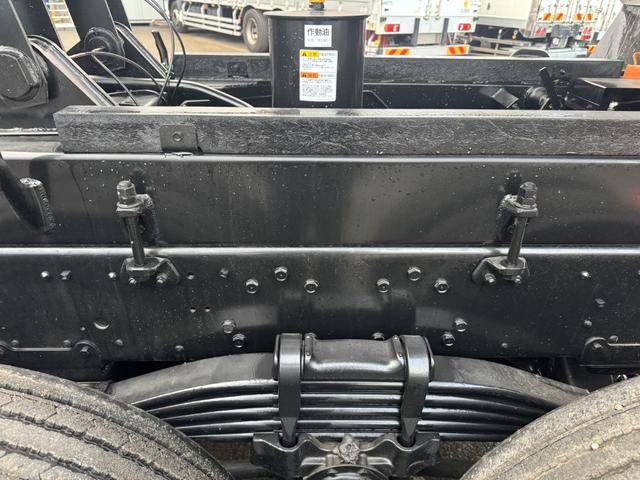 スーパーグレート 深ダンプ　２デフ　土砂禁　新明和　ＤＲ１２－０２ＳＣ　２１立米　６，５００×２，１６０×１，５００　オールステンレス　水密　積載１０．１ｔ　車検付　アルミホイール　シフトパイロット　２ペダル　大型ダンプ（29枚目）