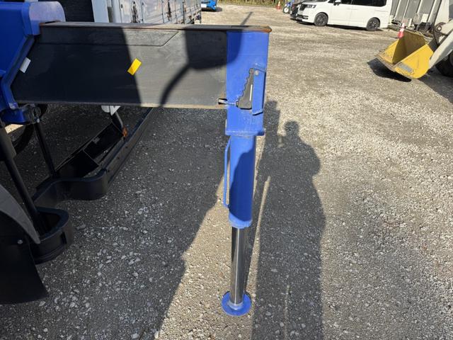 ファイター ２．９ｔ吊４段クレーン　木平　タダノ　ＺＥ３０４ＨＲ　フックイン　ラジコン　５，４６０×２，１５０　ロープ穴４対　積載２．６５ｔ　Ｆ６　６速　マニュアル　吊ｔ数２．９ｔ吊　４段ブーム　古河ユニック　送信機　４ｔクレーン（20枚目）