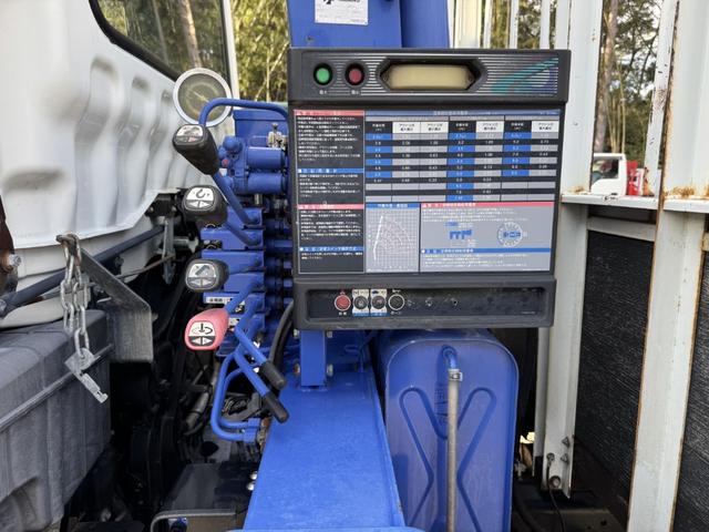 ファイター ２．９ｔ吊４段クレーン　木平　タダノ　ＺＥ３０４ＨＲ　フックイン　ラジコン　５，４６０×２，１５０　ロープ穴４対　積載２．６５ｔ　Ｆ６　６速　マニュアル　吊ｔ数２．９ｔ吊　４段ブーム　古河ユニック　送信機　４ｔクレーン（23枚目）