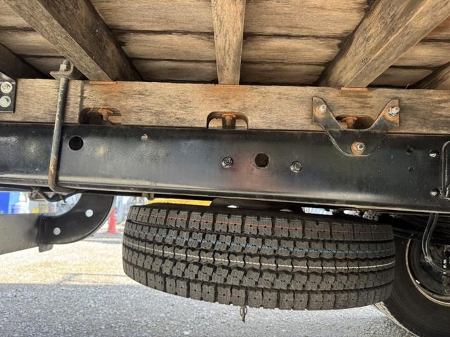 ファイター ２．９ｔ吊４段クレーン　木平　タダノ　ＺＥ３０４ＨＲ　フックイン　ラジコン　５，４６０×２，１５０　ロープ穴４対　積載２．６５ｔ　Ｆ６　６速　マニュアル　吊ｔ数２．９ｔ吊　４段ブーム　古河ユニック　送信機　４ｔクレーン（30枚目）