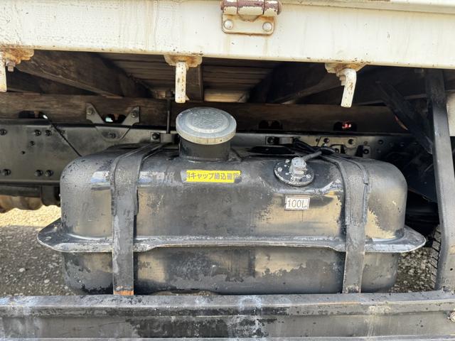 ファイター ２．９ｔ吊４段クレーン　木平　タダノ　ＺＥ３０４ＨＲ　フックイン　ラジコン　５，４６０×２，１５０　ロープ穴４対　積載２．６５ｔ　Ｆ６　６速　マニュアル　吊ｔ数２．９ｔ吊　４段ブーム　古河ユニック　送信機　４ｔクレーン（32枚目）