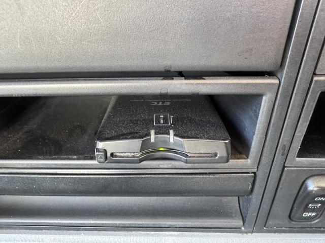 ファイター ２．９ｔ吊４段クレーン　木平　タダノ　ＺＥ３０４ＨＲ　フックイン　ラジコン　５，４６０×２，１５０　ロープ穴４対　積載２．６５ｔ　Ｆ６　６速　マニュアル　吊ｔ数２．９ｔ吊　４段ブーム　古河ユニック　送信機　４ｔクレーン（38枚目）